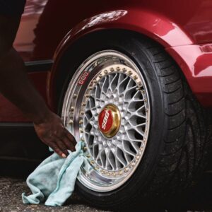 how to apply tire shine
